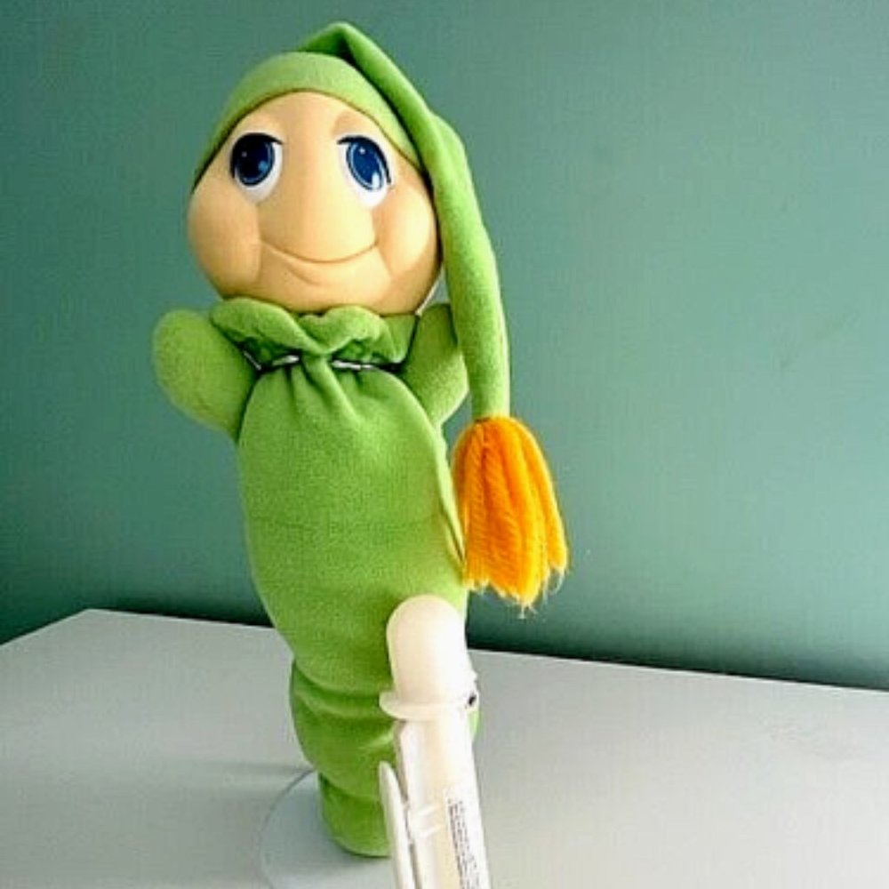1982 hasbro preschool green gloworm with glow stick WORKING & extra stick